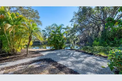 4900 Old Oakleaf Drive, Sarasota, FL 34233 - Photo 3