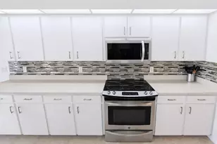 46 Sportsman Ct, Rotonda West, FL 33947 - Photo 11