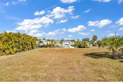 700 Hollyhill Court, Punta Gorda, FL 33950 - Photo 5