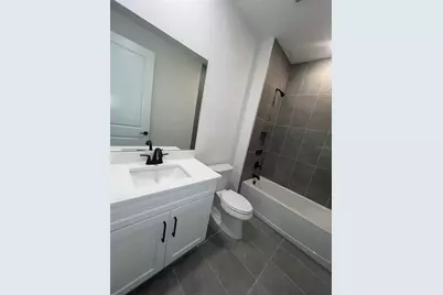 18460 Midsummer Place, Venice, FL 34293 - Photo 9