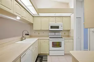 4132 Salernes Ave, Sarasota, FL 34233 - Photo 9