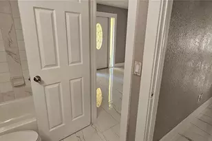 606 SE 13th Ct, Cape Coral, FL 33990 - Photo 9