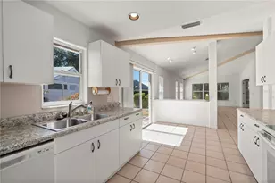 1029 Harbor Town Dr, Venice, FL 34292 - Photo 5