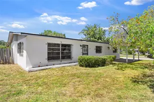 815 Papaya Dr, Tampa, FL 33619 - Photo 3