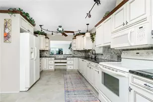 11409 SW Courtney Dr, Lake Suzy, FL 34269 - Photo 3