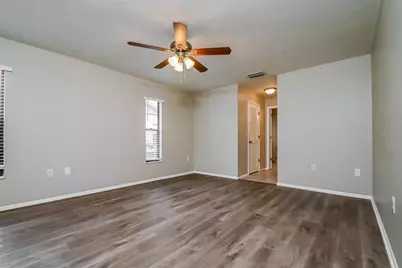 8419 Brandeis Circle E, Sarasota, FL 34243 - Photo 9