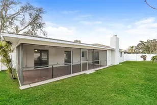 8419 Brandeis Cir E, Sarasota, FL 34243 - Photo 15