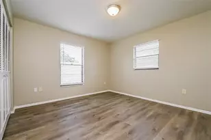 8419 Brandeis Cir E, Sarasota, FL 34243 - Photo 13