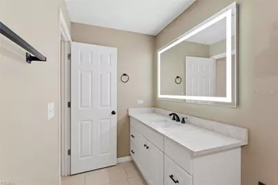 528 SE 5th Place, Cape Coral, FL 33990 - Photo 13