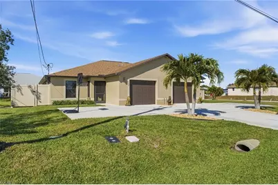 528 SE 5th Place, Cape Coral, FL 33990 - Photo 3