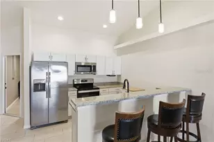 528 SE 5th Pl, Cape Coral, FL 33990 - Photo 5