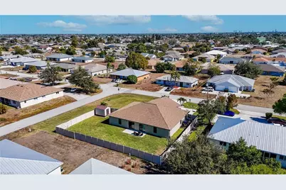 528 SE 5th Place, Cape Coral, FL 33990 - Photo 35
