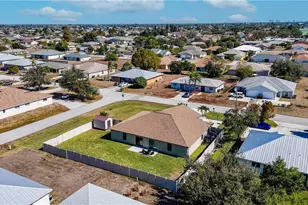 528 SE 5th Pl, Cape Coral, FL 33990 - Photo 35