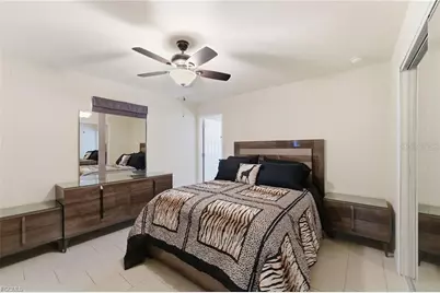 528 SE 5th Place, Cape Coral, FL 33990 - Photo 9