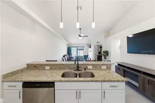 528 SE 5th Pl, Cape Coral, FL 33990 - Photo 17