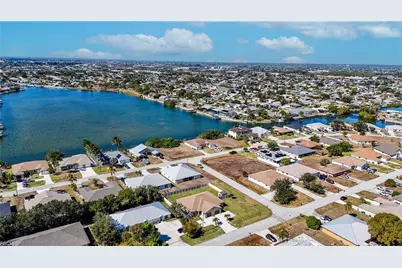 528 SE 5th Place, Cape Coral, FL 33990 - Photo 37