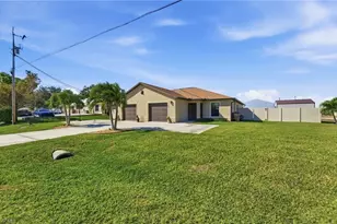 528 SE 5th Pl, Cape Coral, FL 33990 - Photo 41