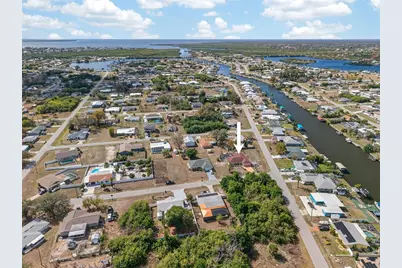 441 Chestnut Avenue NW, Port Charlotte, FL 33952 - Photo 3