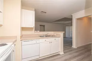 18001 Richmond Pl Dr, Tampa, FL 33647 - Photo 7