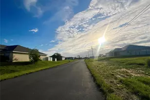 614 NE 12th St, Cape Coral, FL 33909 - Photo 3