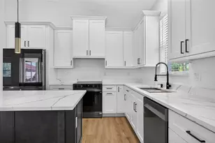 107 Bebb Ct, Rotonda West, FL 33947 - Photo 7