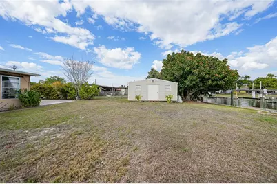 731 Palmetto Drive NE, Port Charlotte, FL 33952 - Photo 17