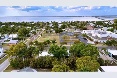 521 W Olympia Avenue, Punta Gorda, FL 33950 - Photo 17