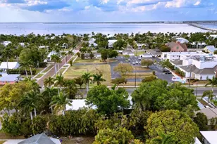 521 W Olympia Ave, Punta Gorda, FL 33950 - Photo 17