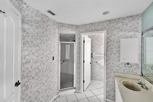 1803 Ashley Dr, Venice, FL 34292 - Photo 25