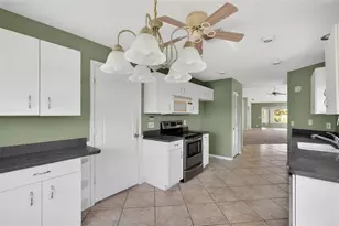 1803 Ashley Dr, Venice, FL 34292 - Photo 19