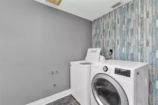 923 Linnaen Terrace NW, Port Charlotte, FL 33948 - Photo 27