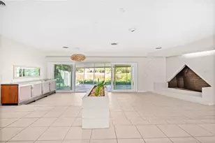 801 Pinellas Point Dr S, Saint Petersburg, FL 33705 - Photo 3