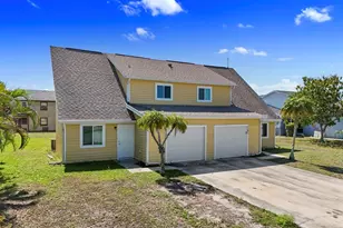 1013 Country Club Blvd, Cape Coral, FL 33990 - Photo 3