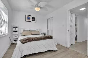 137 Poinsettia Cir NE, Port Charlotte, FL 33952 - Photo 17