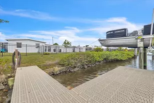 137 Poinsettia Cir NE, Port Charlotte, FL 33952 - Photo 27