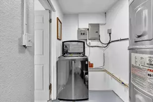 137 Poinsettia Cir NE, Port Charlotte, FL 33952 - Photo 21