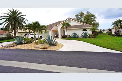 204 Carriage House Lane #204, Nokomis, FL 34275 - Photo 3