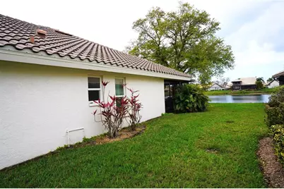 204 Carriage House Lane #204, Nokomis, FL 34275 - Photo 5