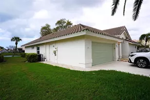 204 Carriage House Ln, Nokomis, FL 34275 - Photo 9