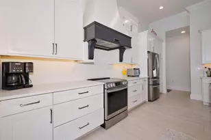 2203 SW 52nd St, Cape Coral, FL 33914 - Photo 9