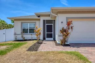 118 Boxwood Ln, Rotonda West, FL 33947 - Photo 3