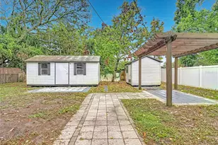 1328 Divot Ln, Tampa, FL 33612 - Photo 51