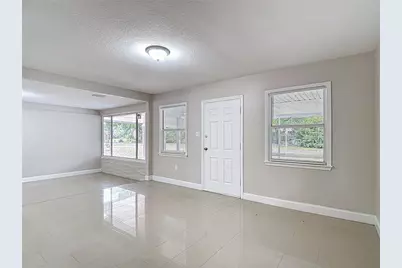 1328 Divot Lane, Tampa, FL 33612 - Photo 9