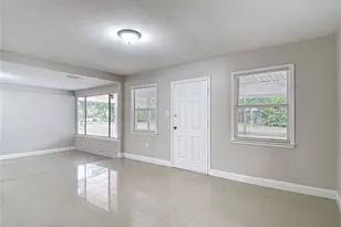 1328 Divot Ln, Tampa, FL 33612 - Photo 9