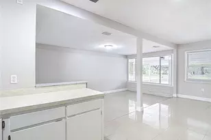 1328 Divot Ln, Tampa, FL 33612 - Photo 15