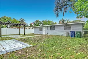 1328 Divot Ln, Tampa, FL 33612 - Photo 57