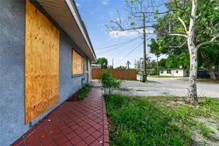 1423 18th St W, Bradenton, FL 34205 - Photo 5