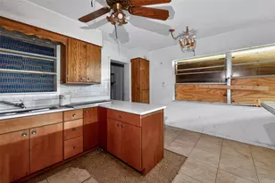 1423 18th St W, Bradenton, FL 34205 - Photo 31