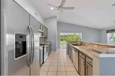 13440 SW Pembroke Circle N, Lake Suzy, FL 34269 - Photo 11