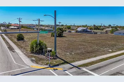 804 Gleason Parkway, Cape Coral, FL 33914 - Photo 3